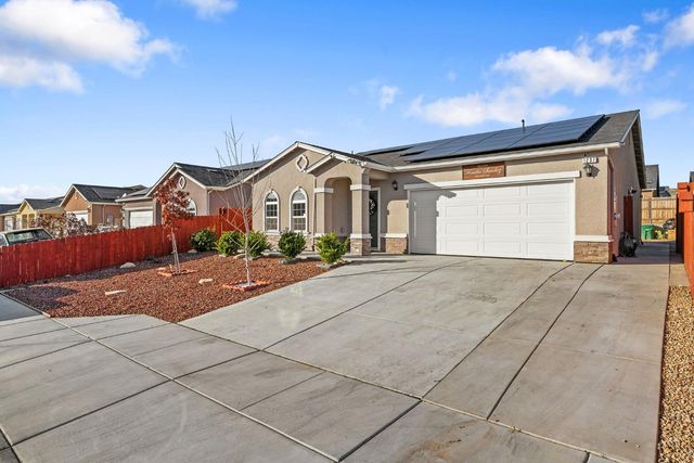1237 E Orange St, Avenal, CA 93204