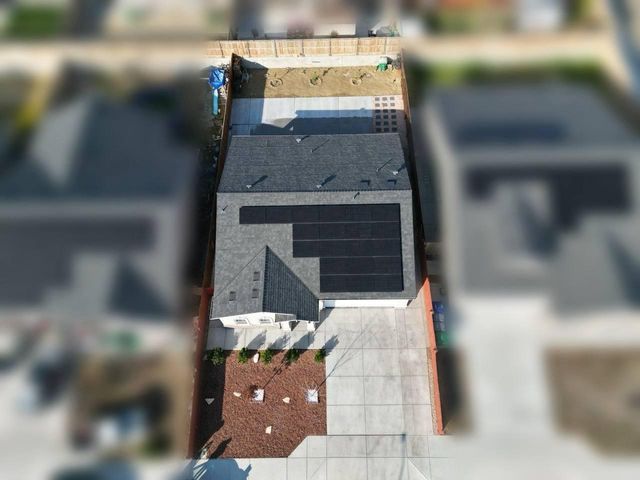 1237 E Orange St, Avenal, CA 93204