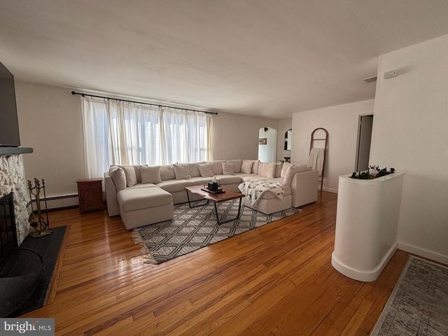 3804 BONNYVIEW RD, Harrisburg, PA 17109