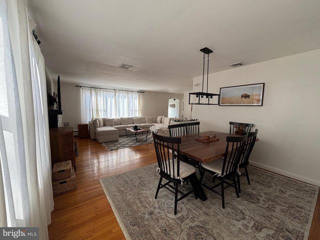 3804 BONNYVIEW RD, Harrisburg, PA 17109