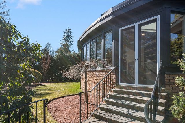 25 Linden Drive, Providence, RI 02906