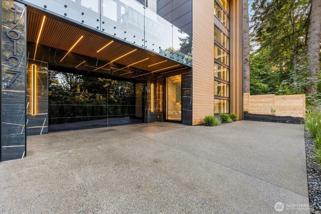 16127 SE 44th Way, Bellevue, WA 98006