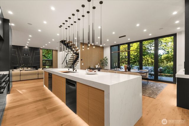 16127 SE 44th Way, Bellevue, WA 98006