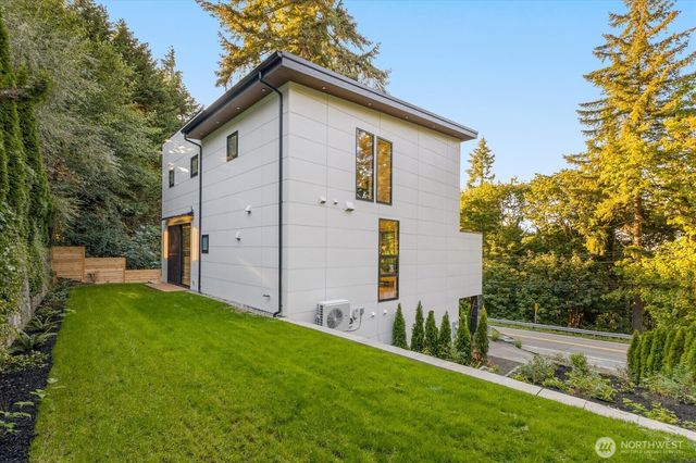 16127 SE 44th Way, Bellevue, WA 98006