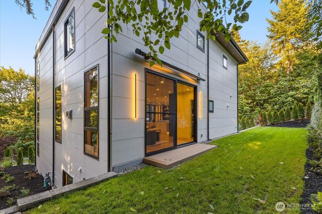 16127 SE 44th Way, Bellevue, WA 98006
