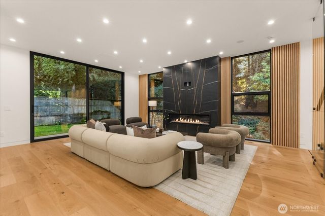 16127 SE 44th Way, Bellevue, WA 98006