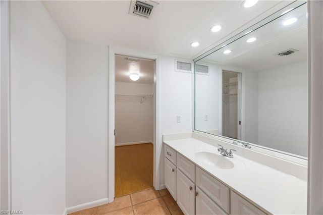 3350 10th ST N 1104, Naples, FL 34103