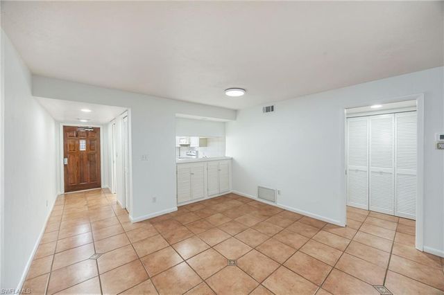 3350 10th ST N 1104, Naples, FL 34103