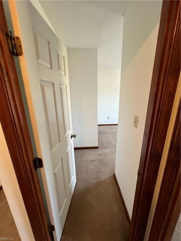 824 Huntly DR, Chesapeake, VA 23320