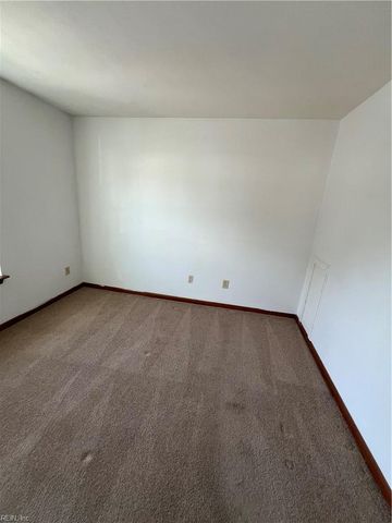 824 Huntly DR, Chesapeake, VA 23320