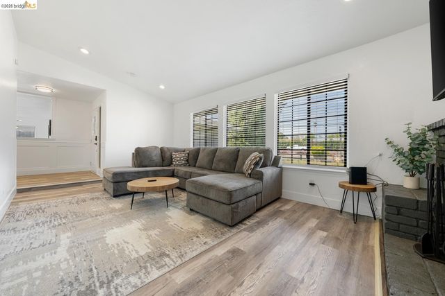 6322 Madison AVE, Carmichael, CA 95608