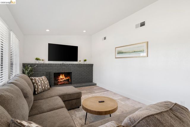 6322 Madison AVE, Carmichael, CA 95608