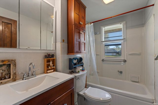 2035 E LaSalle Avenue, Mishawaka, IN 46545