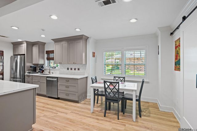 9979 Hackberry Dr, Baton Rouge, LA 70809