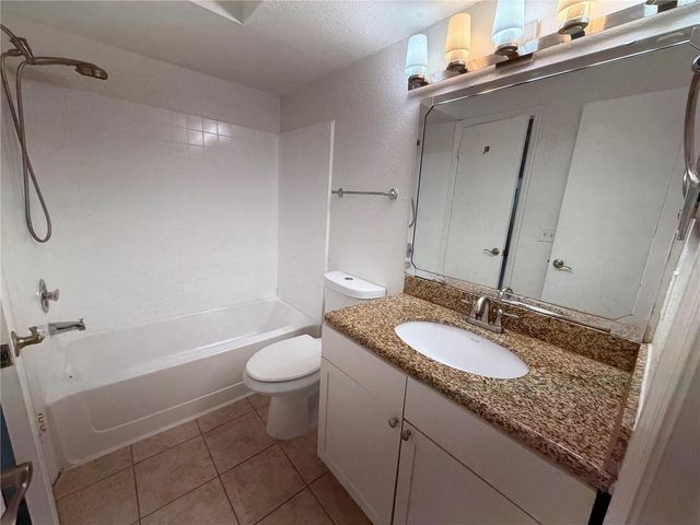 5128 CONROY ROAD 725, Orlando, FL 32811