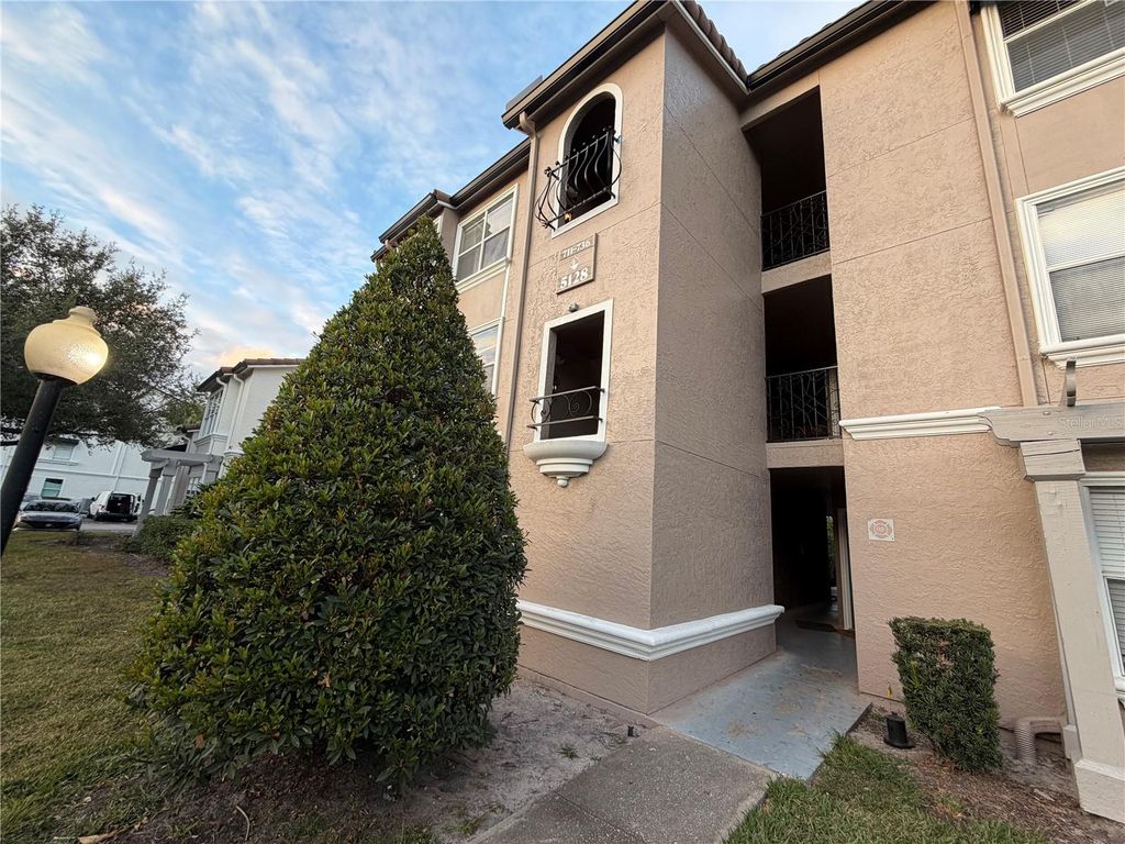 5128 CONROY ROAD 725, Orlando, FL 32811