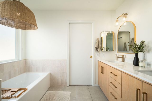 4102 E SIESTA Lane, Phoenix, AZ 85050