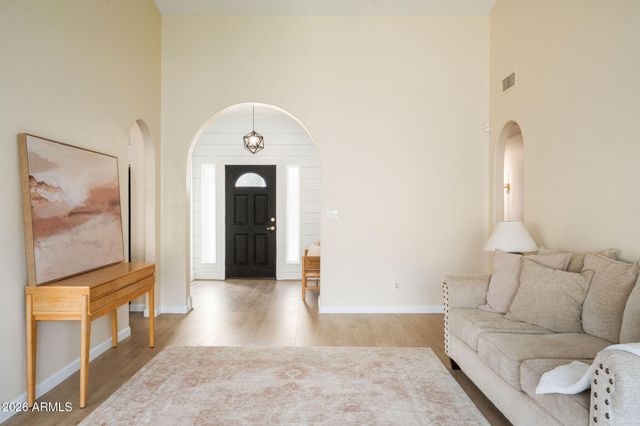 4102 E SIESTA Lane, Phoenix, AZ 85050