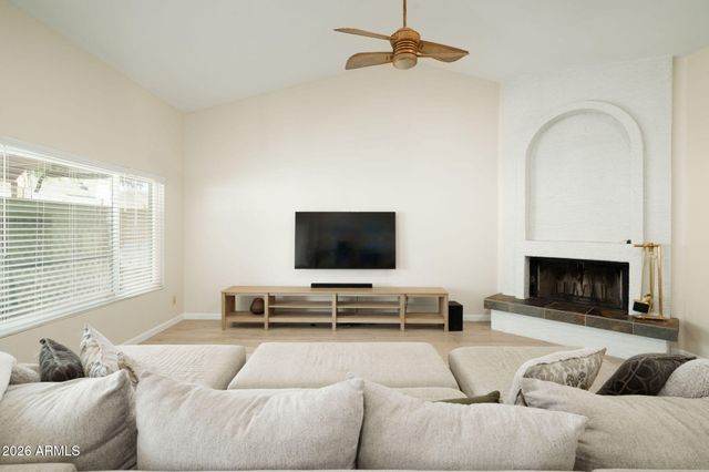 4102 E SIESTA Lane, Phoenix, AZ 85050