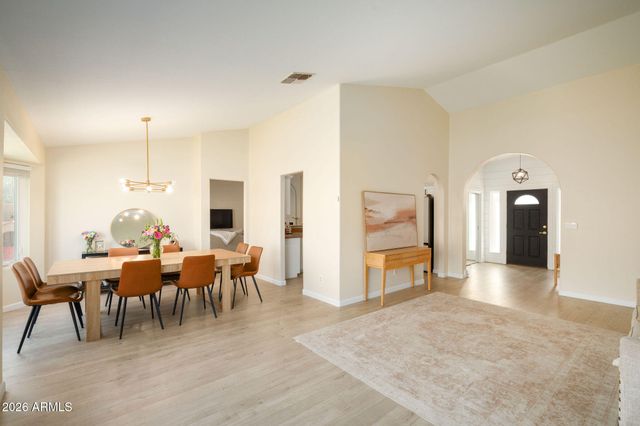 4102 E SIESTA Lane, Phoenix, AZ 85050