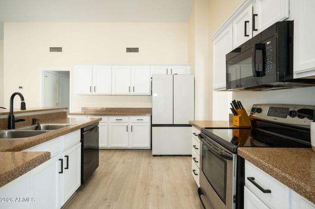 4102 E SIESTA Lane, Phoenix, AZ 85050