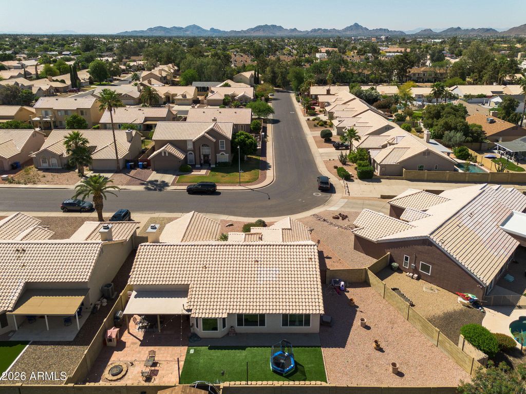 Image 21 of property listing at 4102 E SIESTA Lane, Phoenix, AZ 85050