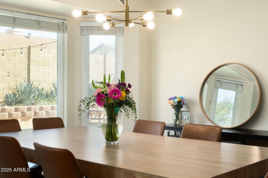 Image 8 of property listing at 4102 E SIESTA Lane, Phoenix, AZ 85050