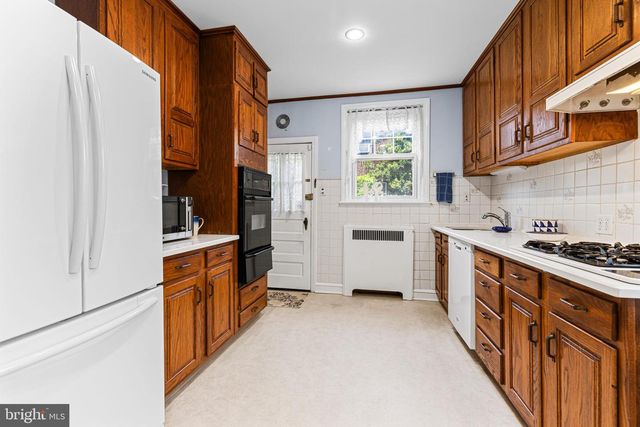 6806 N 10TH ST, Philadelphia, PA 19126