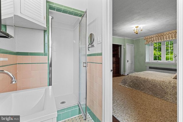 6806 N 10TH ST, Philadelphia, PA 19126