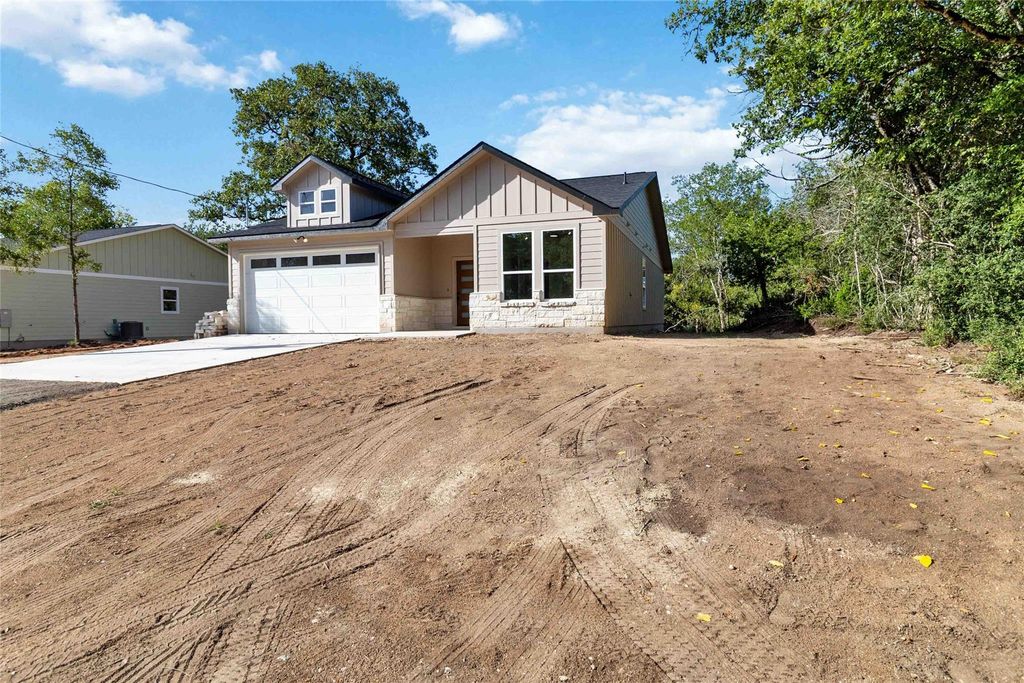 150 Palikea CT, Bastrop, TX 78602