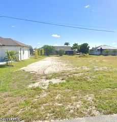 813 NW 38th PL, Cape Coral, FL 33993
