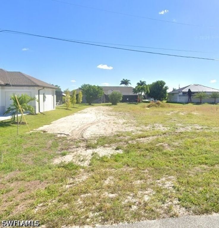813 NW 38th PL, Cape Coral, FL 33993