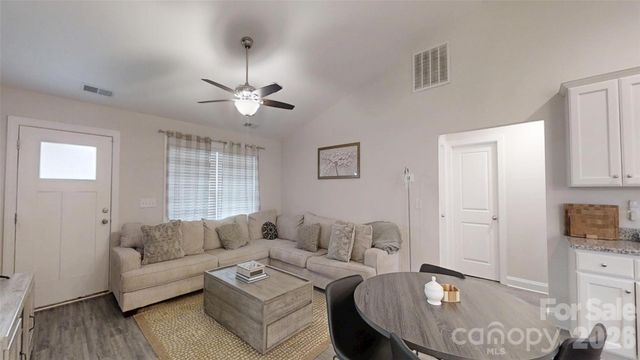 620 13th Street SW, Hickory, NC 28602