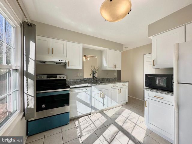 402 CAROUSEL CT, Gaithersburg, MD 20877