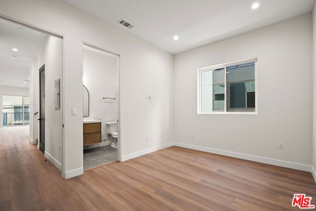 1733 S Barrington Avenue 1, Los Angeles, CA 90025