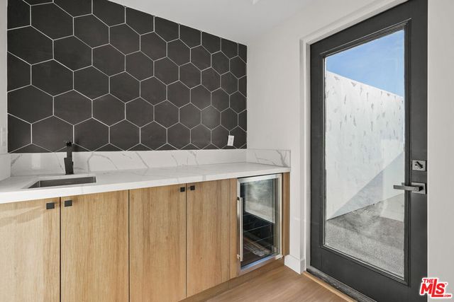 1733 S Barrington Avenue 1, Los Angeles, CA 90025