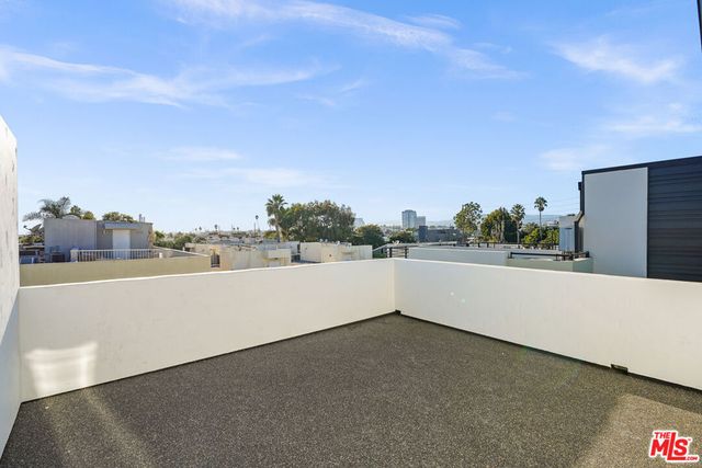 1733 S Barrington Avenue 1, Los Angeles, CA 90025