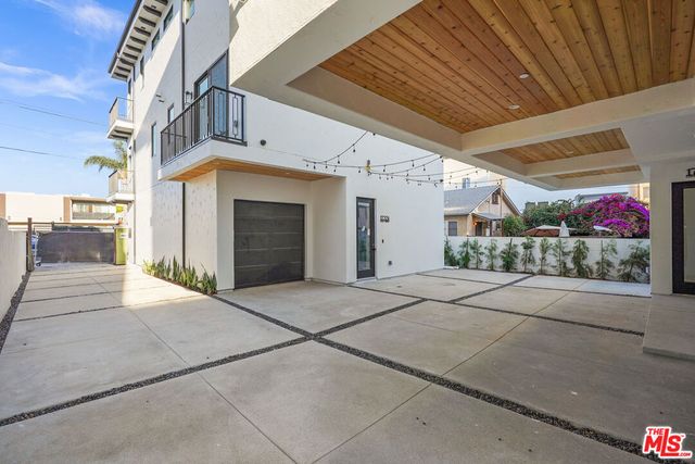 1733 S Barrington Avenue 1, Los Angeles, CA 90025