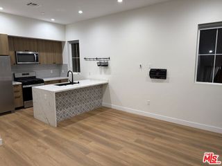 1733 S Barrington Avenue 1, Los Angeles, CA 90025