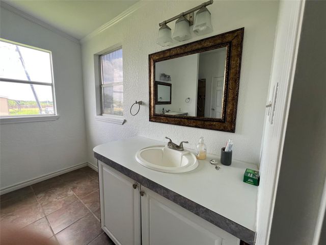 330 Grandview DR, San Marcos, TX 78666