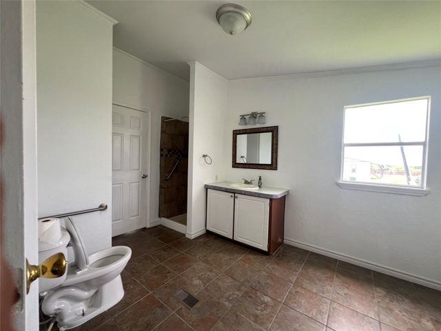 330 Grandview DR, San Marcos, TX 78666