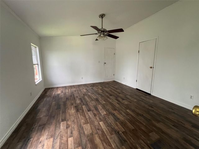 330 Grandview DR, San Marcos, TX 78666