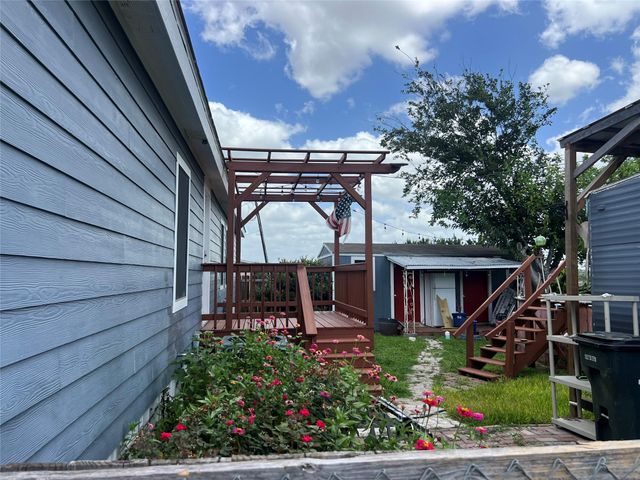 330 Grandview DR, San Marcos, TX 78666