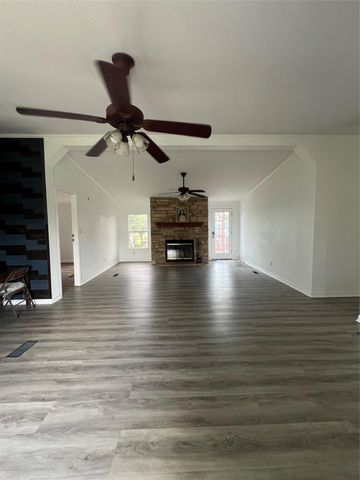 330 Grandview DR, San Marcos, TX 78666