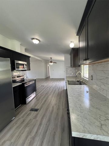 330 Grandview DR, San Marcos, TX 78666