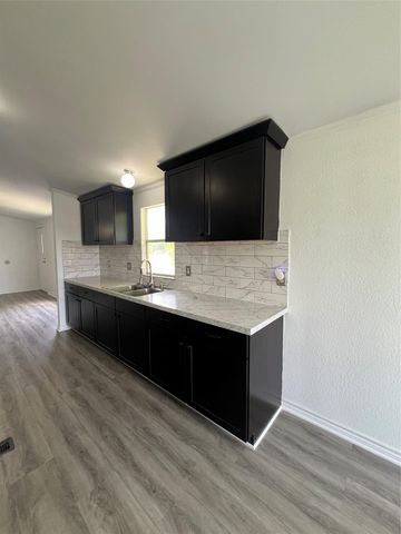 330 Grandview DR, San Marcos, TX 78666