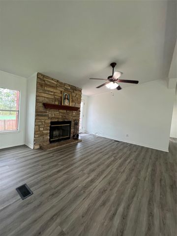 330 Grandview DR, San Marcos, TX 78666