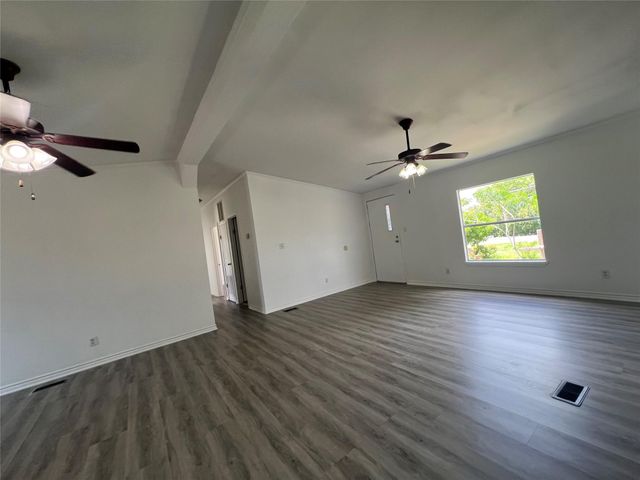 330 Grandview DR, San Marcos, TX 78666
