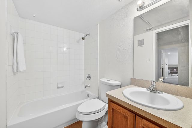 9817 Walnut Street 214, Dallas, TX 75243
