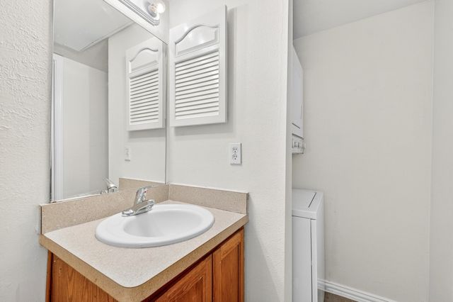 9817 Walnut Street 214, Dallas, TX 75243